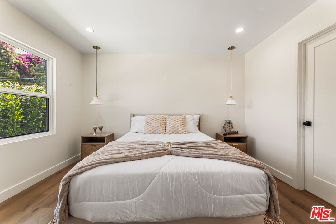 266 Mabery Road Santa Monica, CA 90402 - Photo 25 of 47 a bedroom with a bed and a window