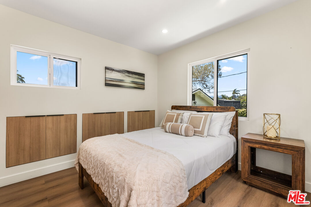 266 Mabery Road Santa Monica, CA 90402 - Photo 28 of 47 a bedroom with a bed and a window