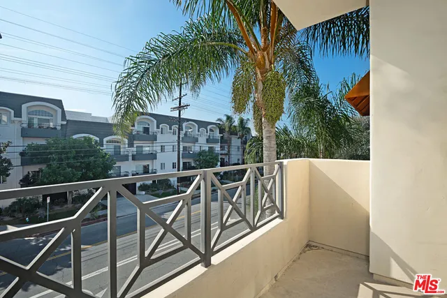 $3,895 | 4400 Cartwright Avenue, Unit 201, Toluca Lake, CA 91602