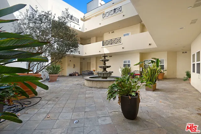 $3,895 | 4400 Cartwright Avenue, Unit 201, Toluca Lake, CA 91602