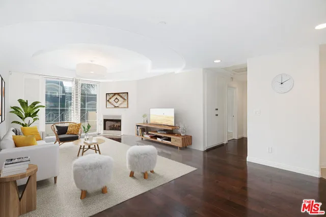 $3,895 | 4400 Cartwright Avenue, Unit 201, Toluca Lake, CA 91602