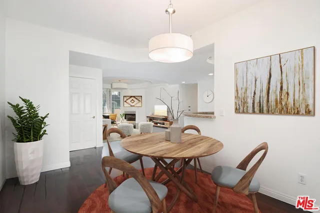 $3,895 | 4400 Cartwright Avenue, Unit 201, Toluca Lake, CA 91602