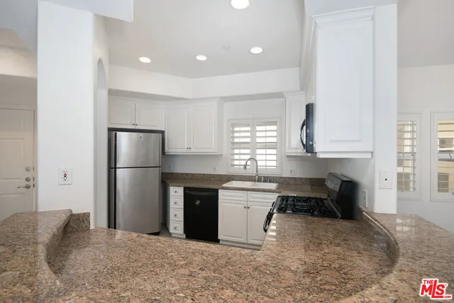 $3,895 | 4400 Cartwright Avenue, Unit 201, Toluca Lake, CA 91602