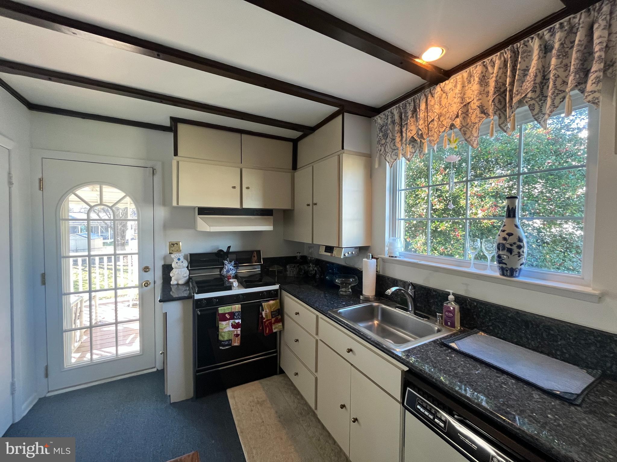 6105 Moorefield Road Catonsville, MD 21228 - Photo 10 of 47 Gallery Image 10