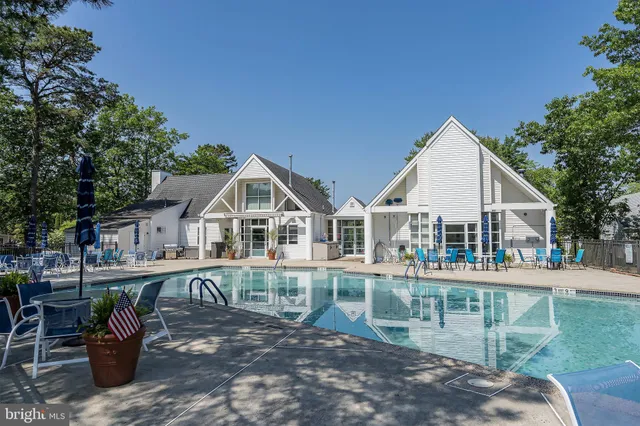 $394,500 | 10 Hampton Road, Manahawkin, NJ 08050