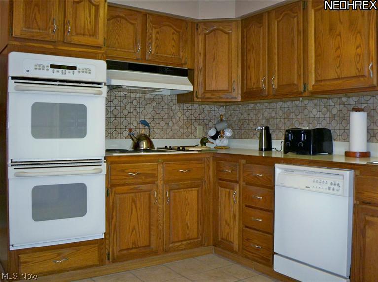 2006 Frost Road Streetsboro, OH 44241 - Photo 7 of 25 Another view shows the double ovens and counter top range