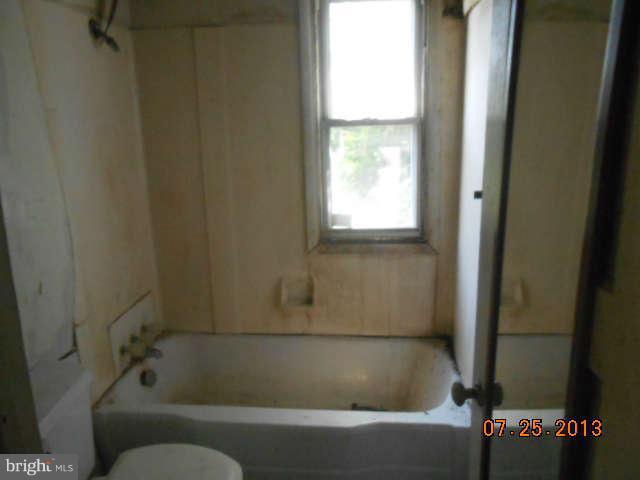 509 Bridgeview Road Baltimore, MD 21225 - Photo 7 of 10 Bath