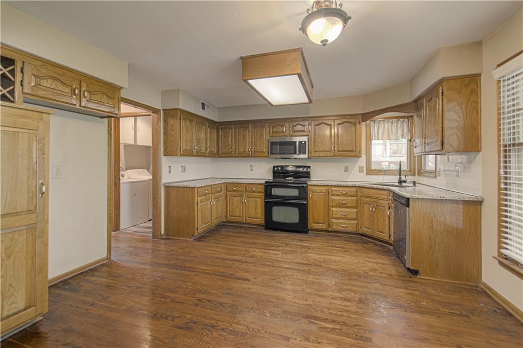 8209 Bell Road Lenexa, KS 66219 - Photo 13 of 49