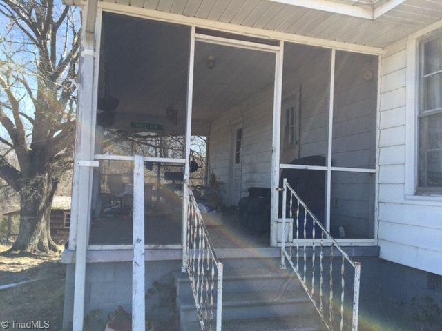 516 Roberts Road Burlington, NC 27217 - Photo 4 of 10 Screened In Porch