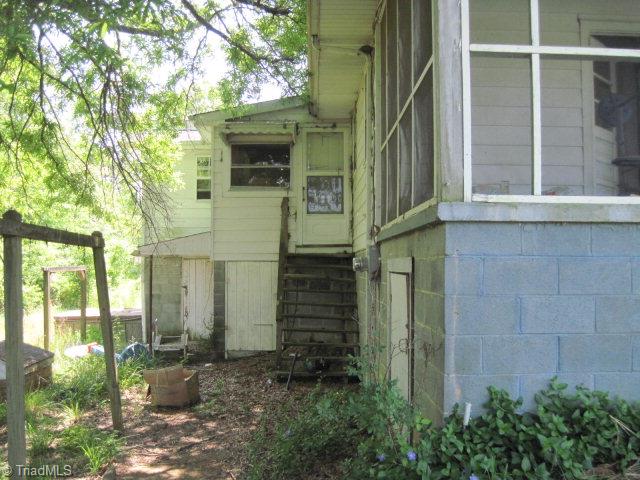 516 Roberts Road Burlington, NC 27217 - Photo 5 of 10 Back View