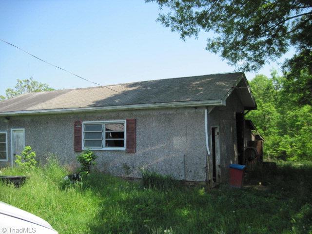 516 Roberts Road Burlington, NC 27217 - Photo 7 of 10 Building