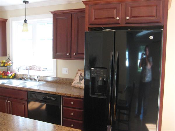 335 Forest Hills Road Springfield, MA 01128 - Photo 3 of 18