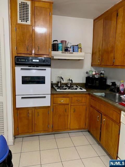 39 East 39th Street, Unit 1E Paterson, NJ 07514 - Photo 8 of 18 a kitchen with cabinets and appliances
