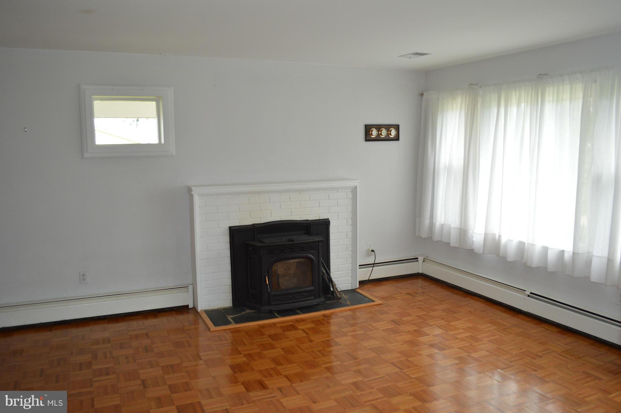 1102 Mapleton Street Woodbridge, VA 22191 - Photo 3 of 30 Family Room