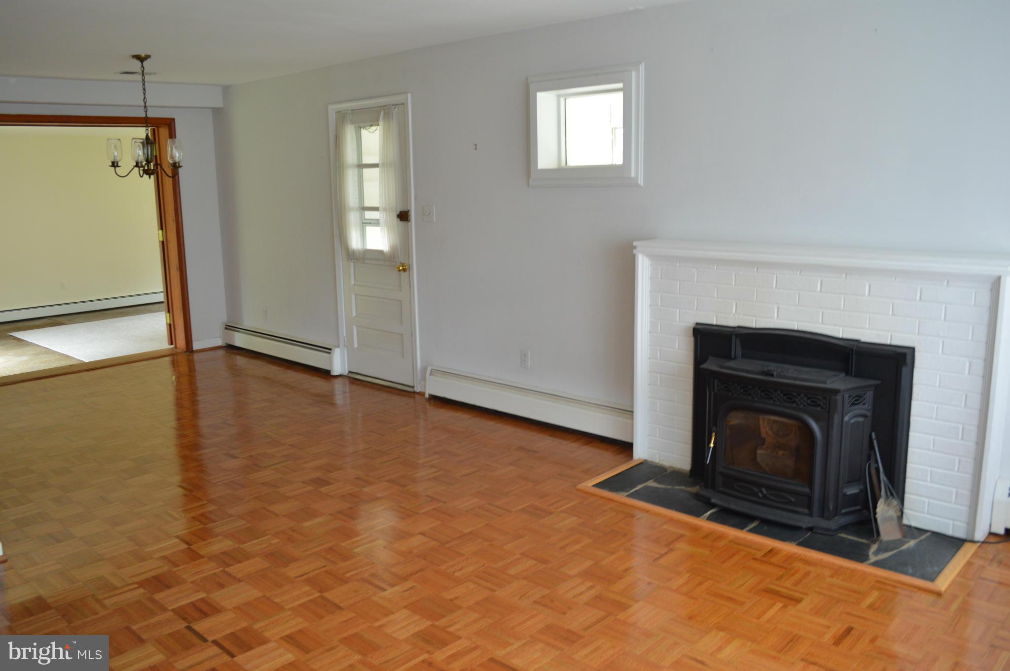 1102 Mapleton Street Woodbridge, VA 22191 - Photo 4 of 30 Family Room