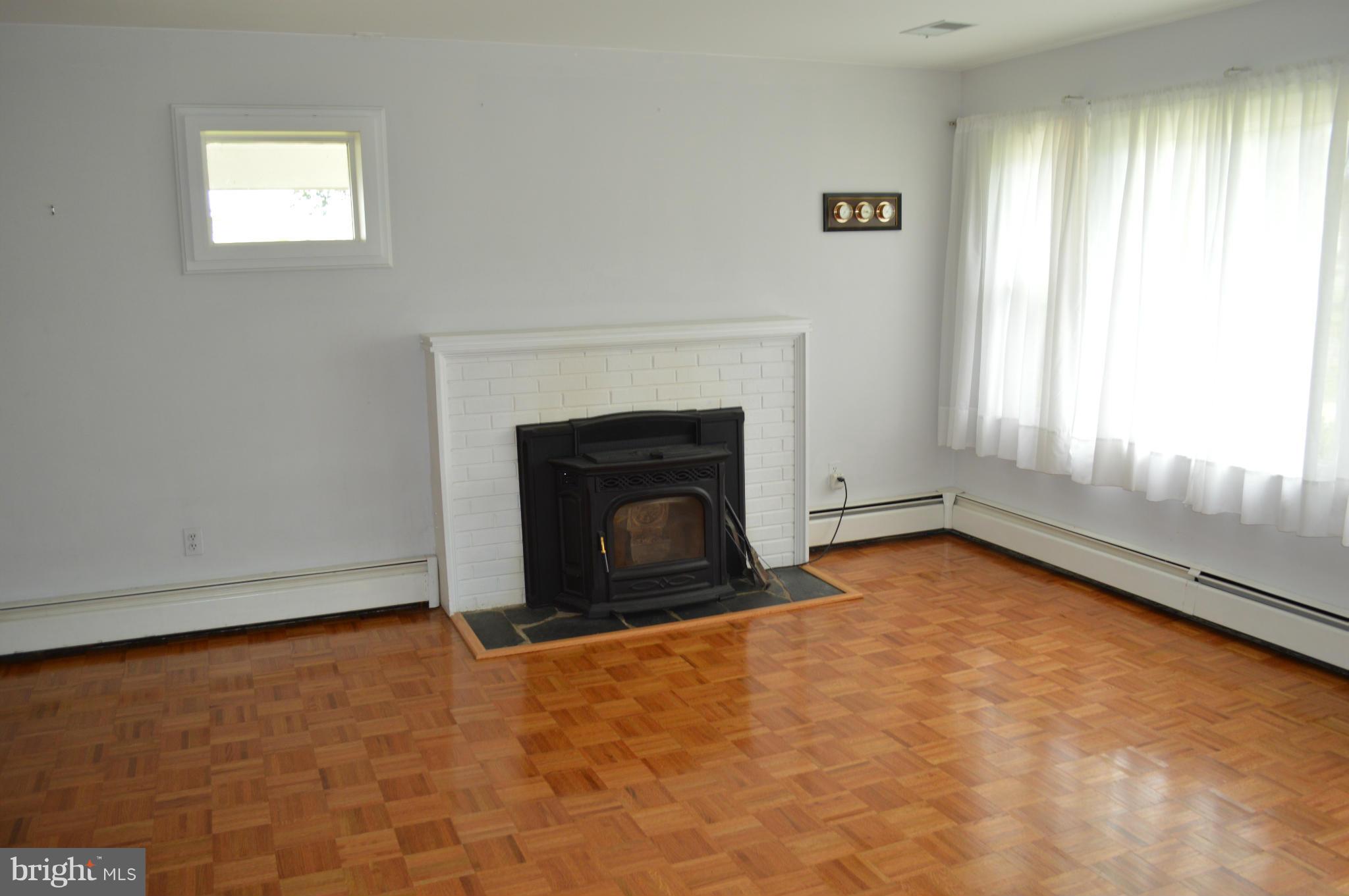 1102 Mapleton Street Woodbridge, VA 22191 - Photo 5 of 30 Family Room
