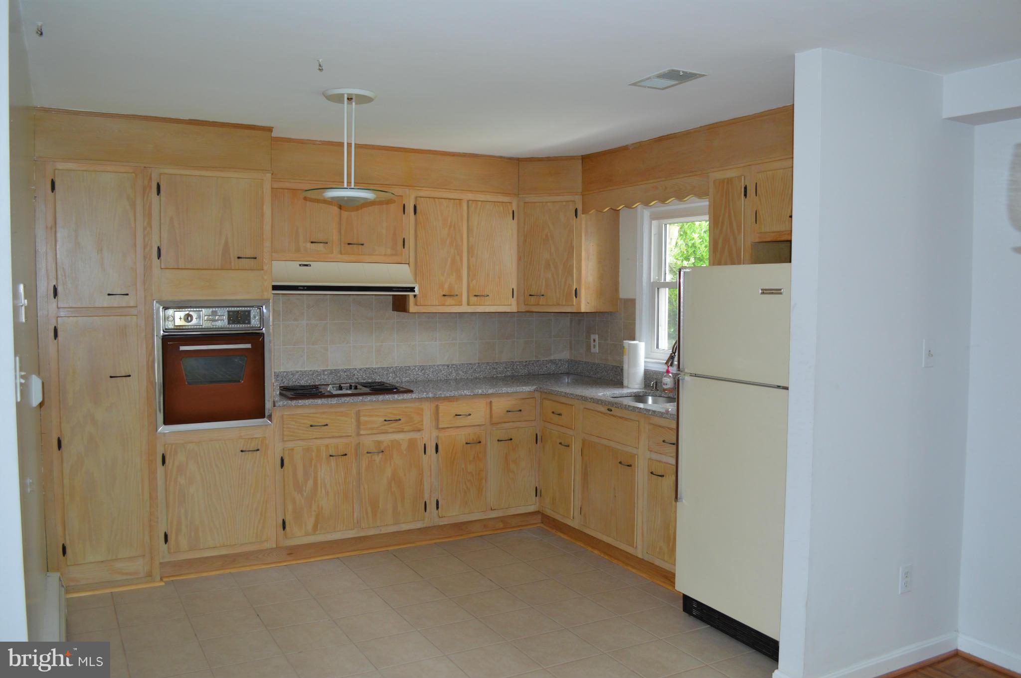 1102 Mapleton Street Woodbridge, VA 22191 - Photo 6 of 30 Kitchen