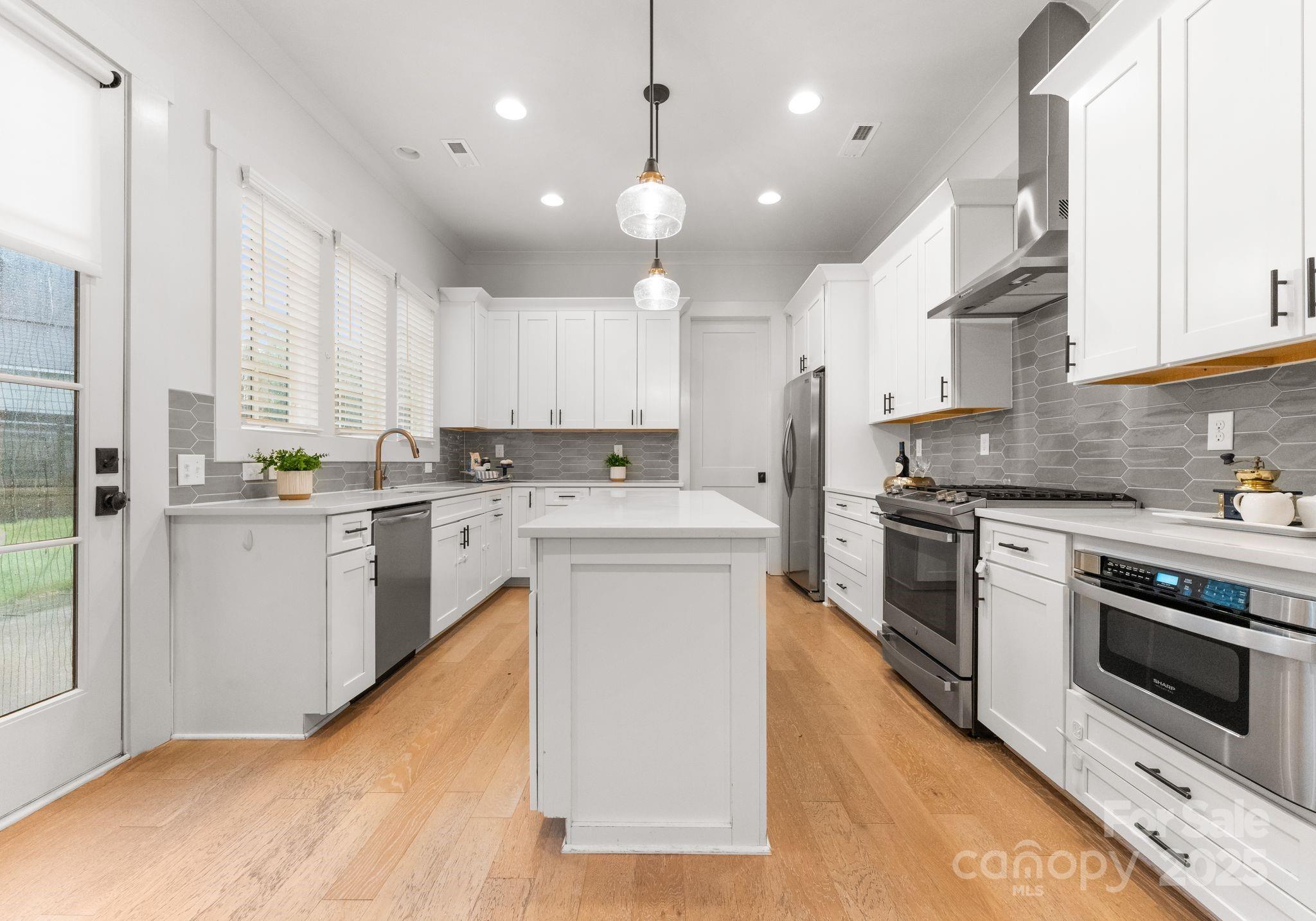 1606 Brook Road Charlotte, NC 28205 - Photo 14 of 29 Gallery Image 14