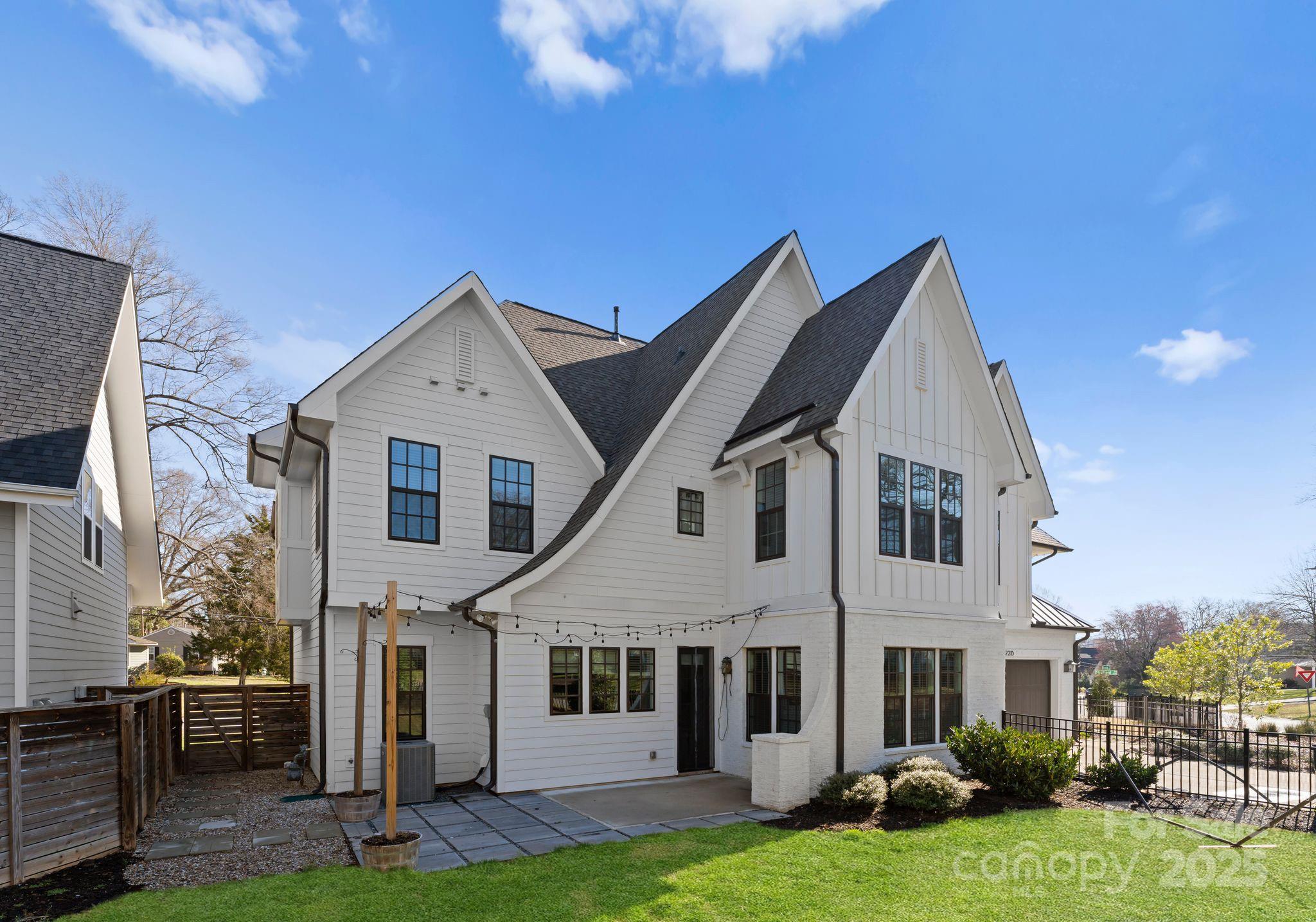 1606 Brook Road Charlotte, NC 28205 - Photo 3 of 29 Gallery Image 3