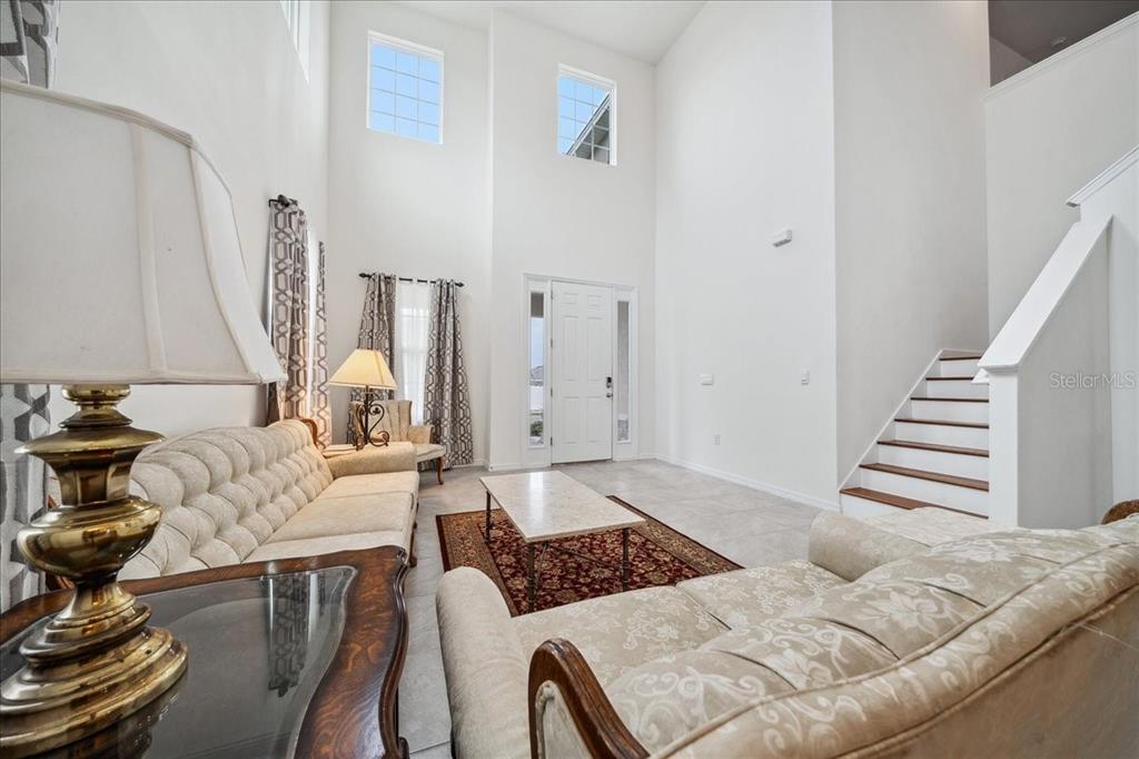 8110 Southwest 59th Terrace Ocala, FL 34476 - Photo 4 of 35 a living room with furniture