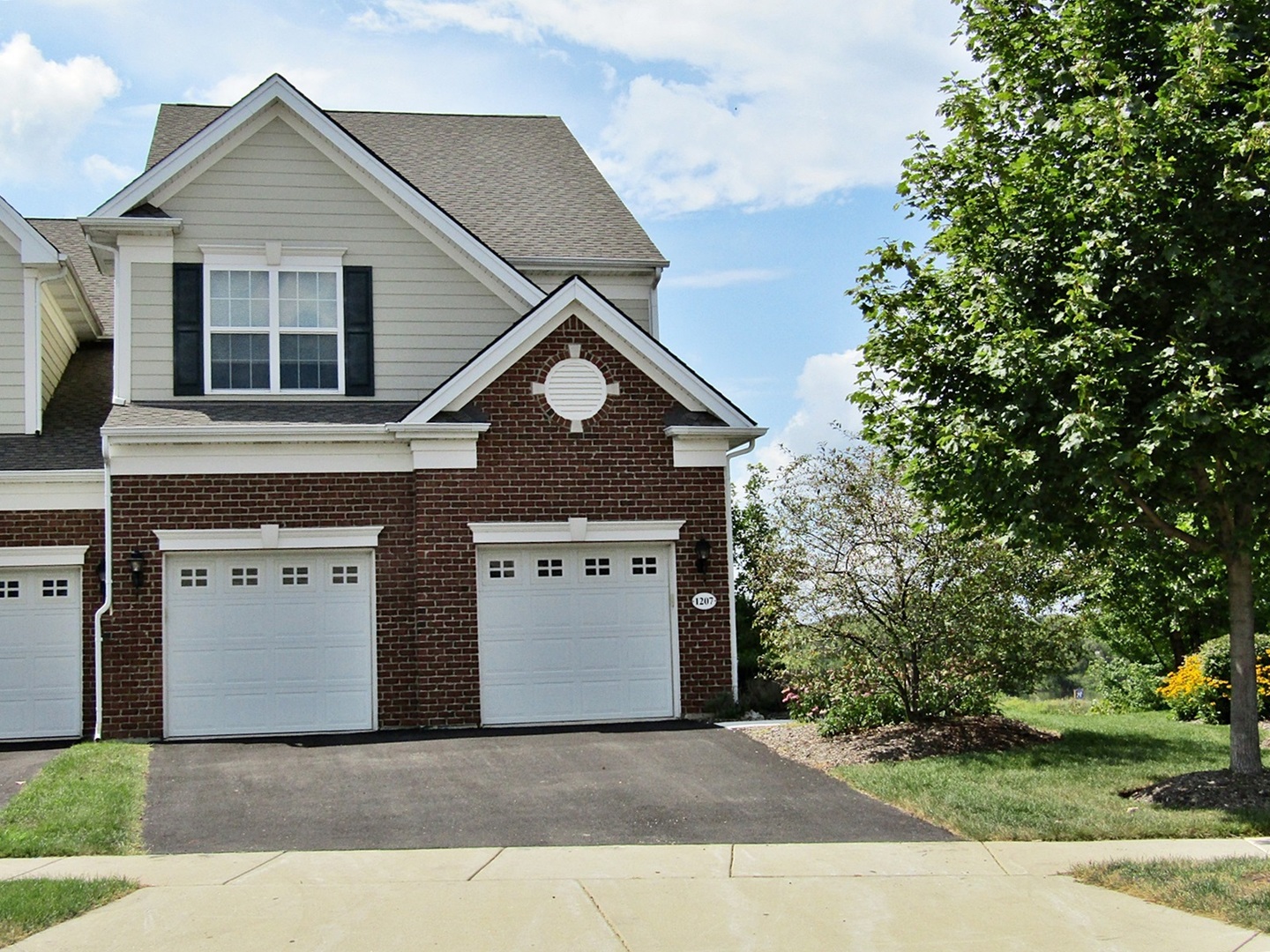 1207 Falcon Ridge Drive Elgin, IL 60124 - Photo 2 of 28