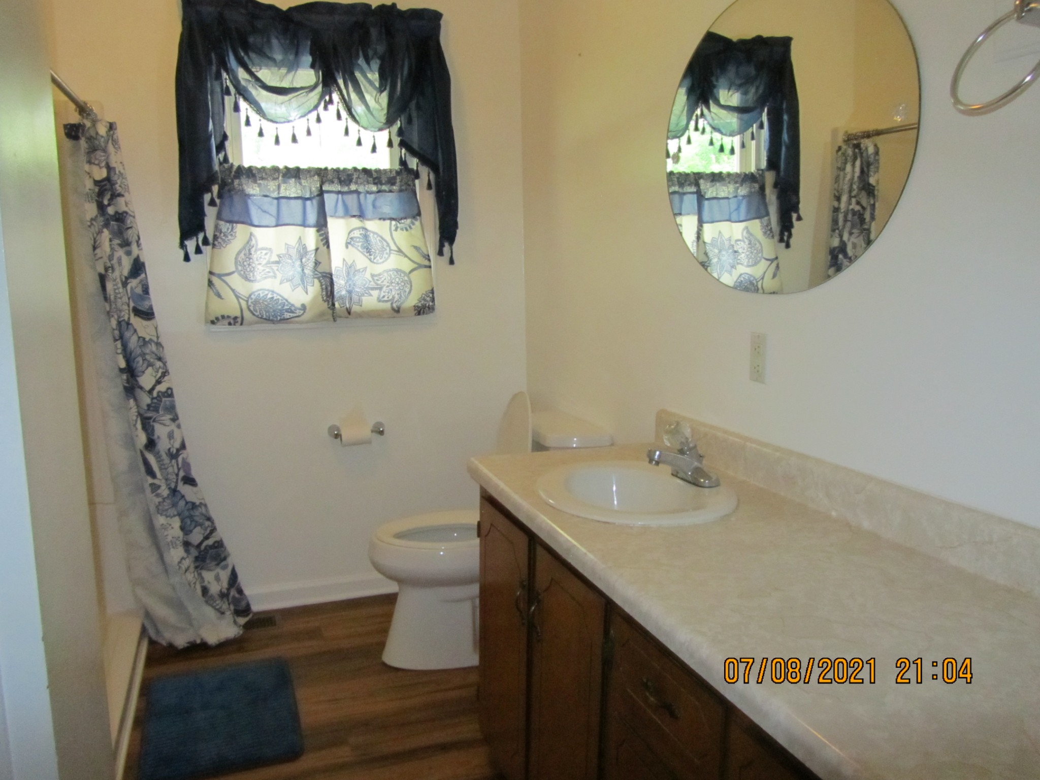 751 Palmyra Road Clarksville, TN 37040 - Photo 11 of 22 a bathroom with a sink and a mirror
