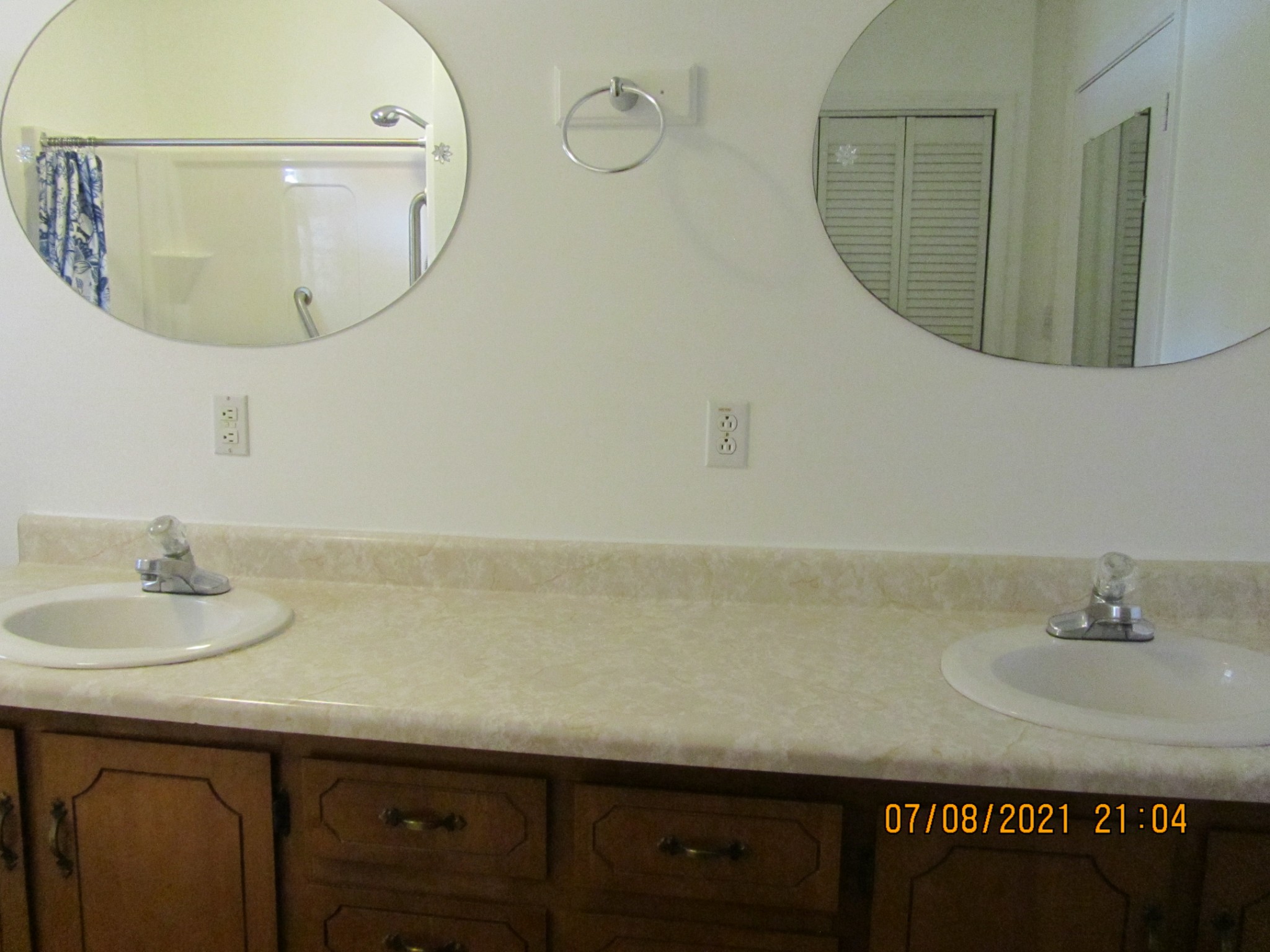 751 Palmyra Road Clarksville, TN 37040 - Photo 13 of 22 a bathroom with a sink a mirror and a mirror
