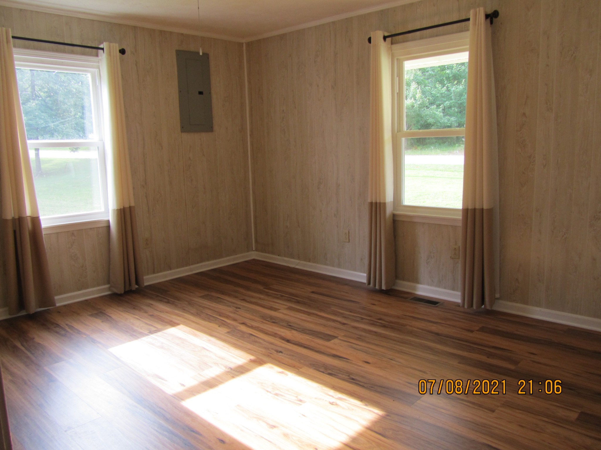751 Palmyra Road Clarksville, TN 37040 - Photo 14 of 22 a view of an empty room and window