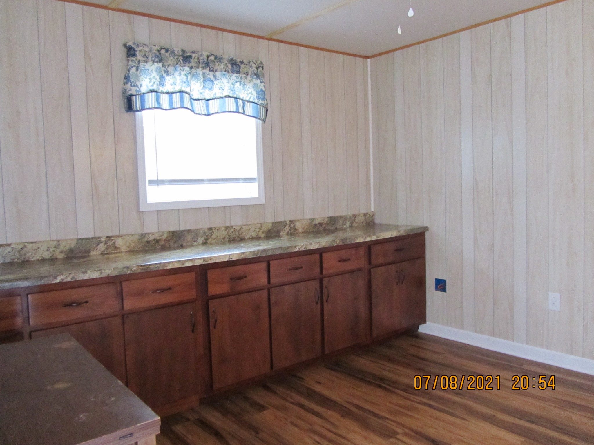 751 Palmyra Road Clarksville, TN 37040 - Photo 5 of 22 a bathroom with a granite countertop sink and a mirror
