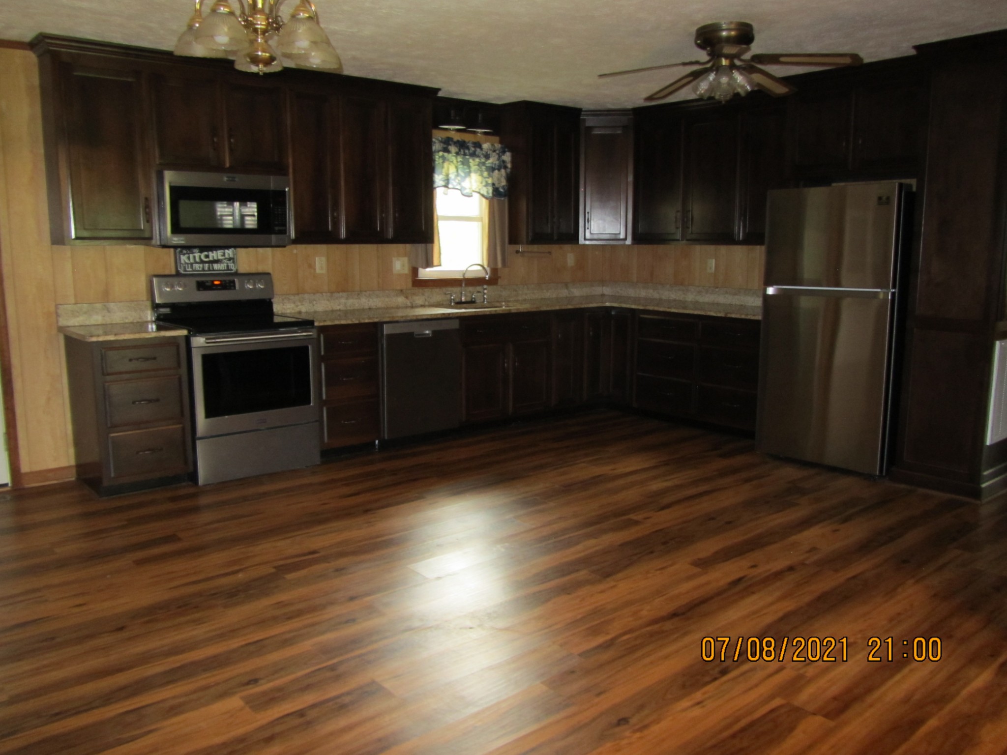 751 Palmyra Road Clarksville, TN 37040 - Photo 7 of 22 a kitchen with granite countertop a refrigerator and a stove top oven