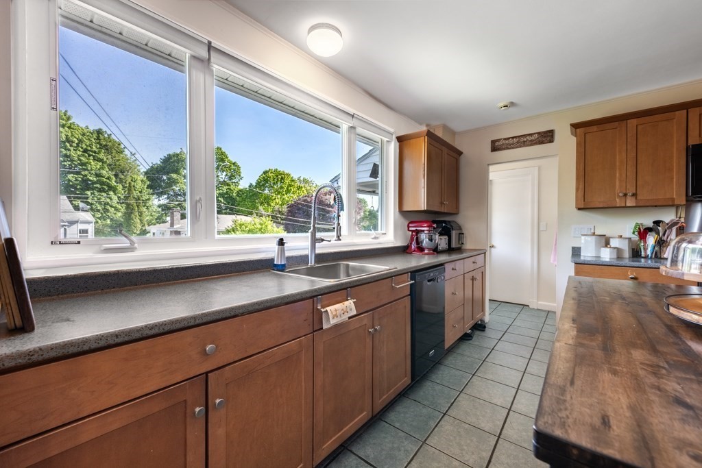 20 Westvale Road Medford, MA 02155 - Photo 6 of 26 Gallery Image 6