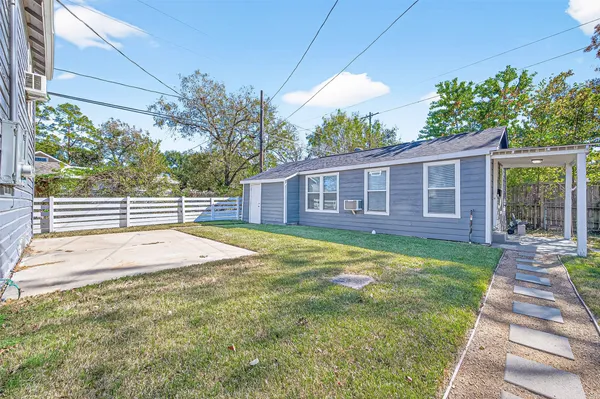 a view of a house with a backyard
