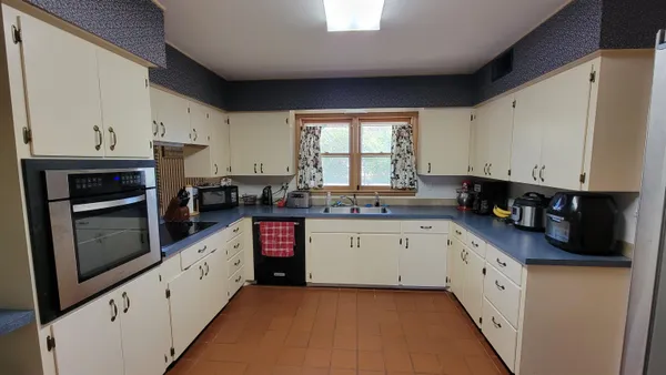 $239,900 | 2501 Goerz Avenue, North Newton, KS 67117