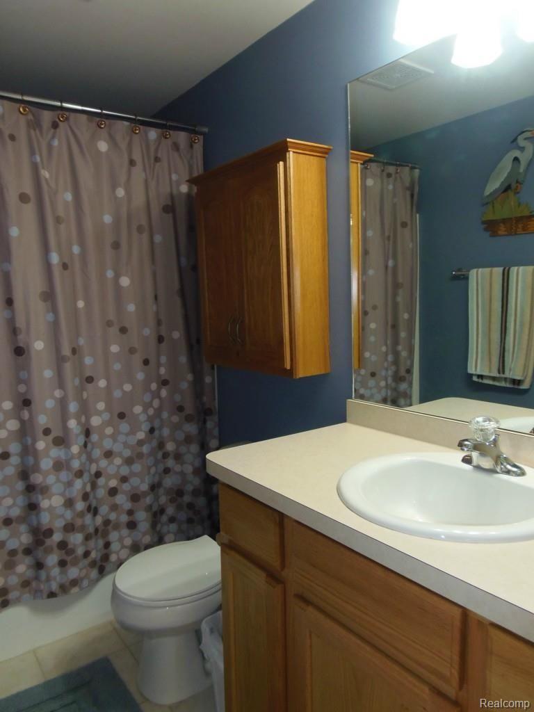 979 Spirea Howell, MI 48843 - Photo 16 of 36 1884.jpg