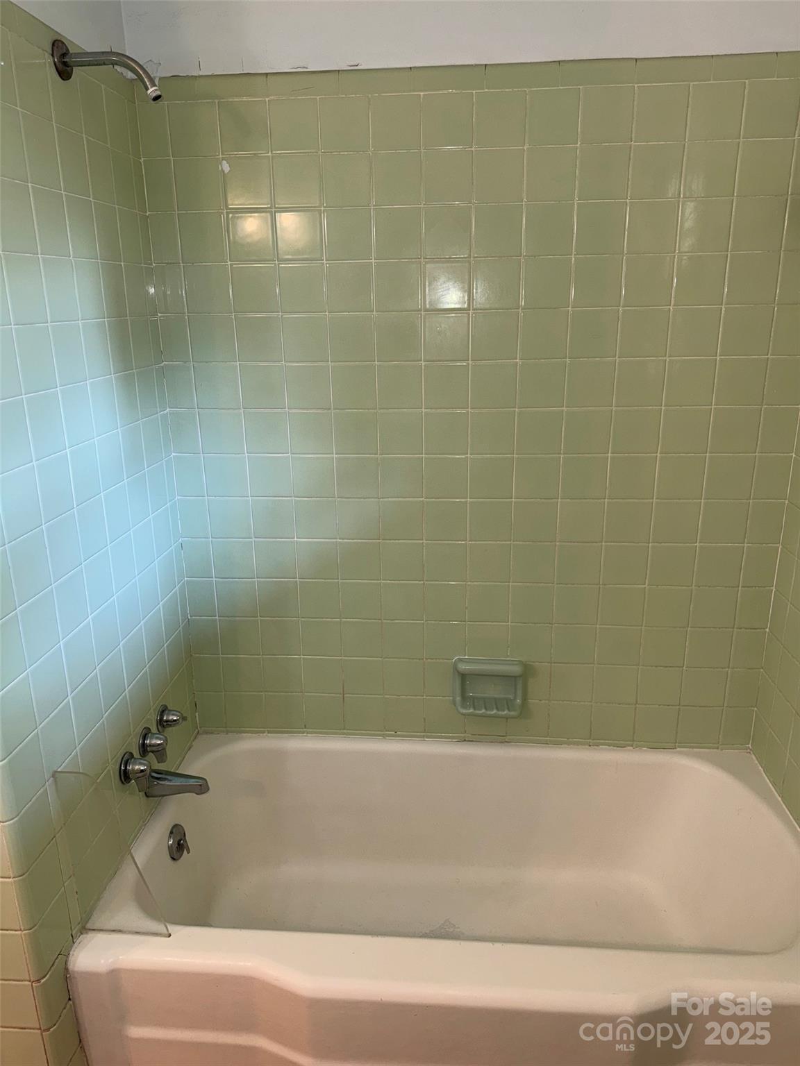 802 Roberdell Road Rockingham, NC 28379 - Photo 38 of 43 a bathroom with a bathtub