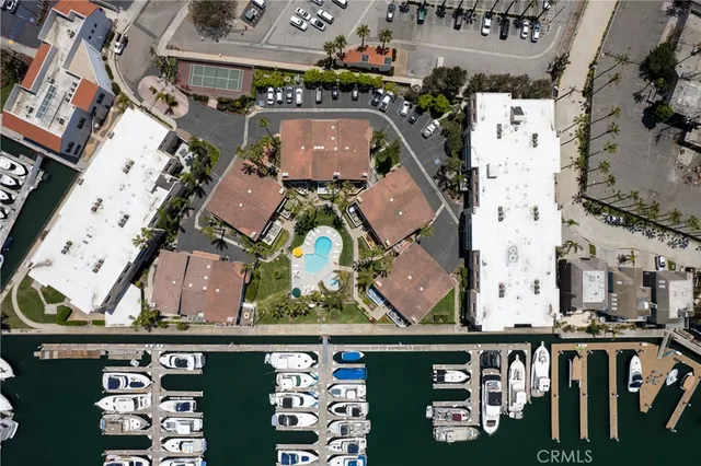 $1,949,000 | 16276 Pacific Circle, Huntington Beach, CA 92649