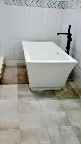 $1,949,000 | 16276 Pacific Circle, Huntington Beach, CA 92649