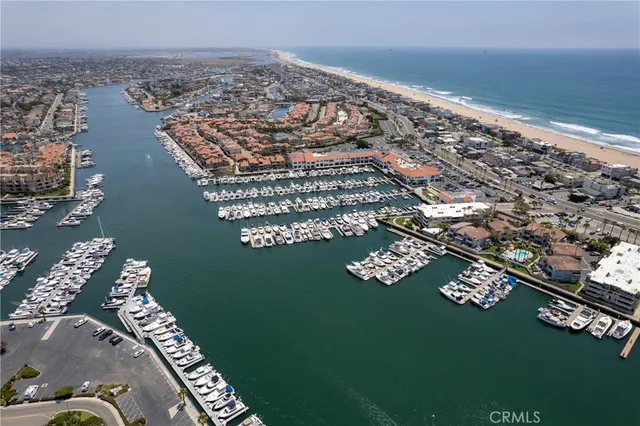 $1,949,000 | 16276 Pacific Circle, Huntington Beach, CA 92649