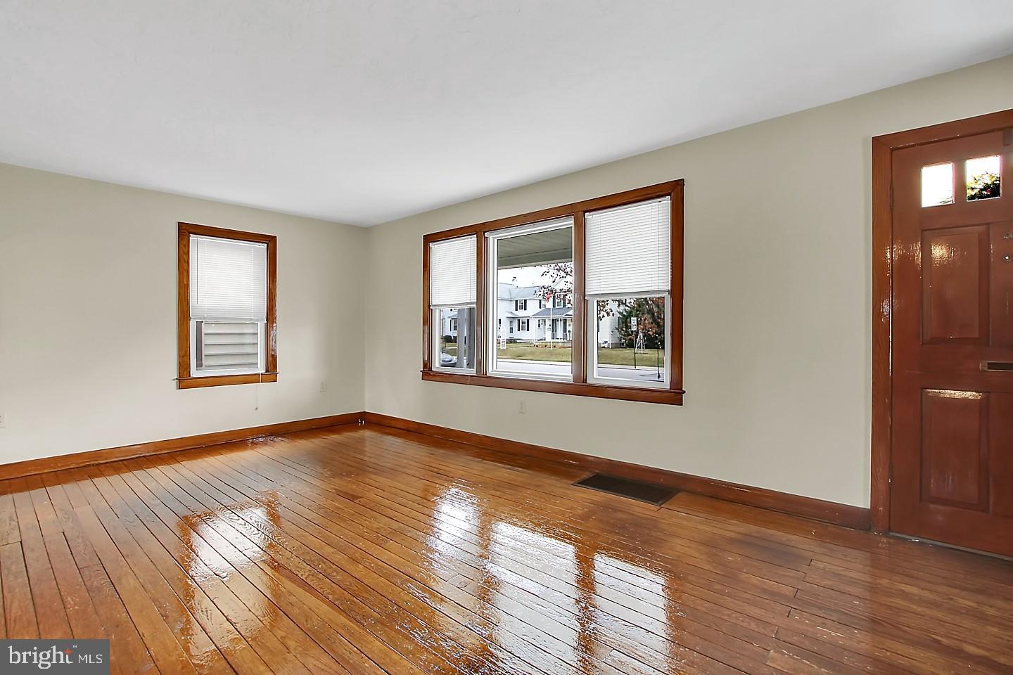 117 Maple Avenue Hanover, PA 17331 - Photo 3 of 27 Gallery Image 3