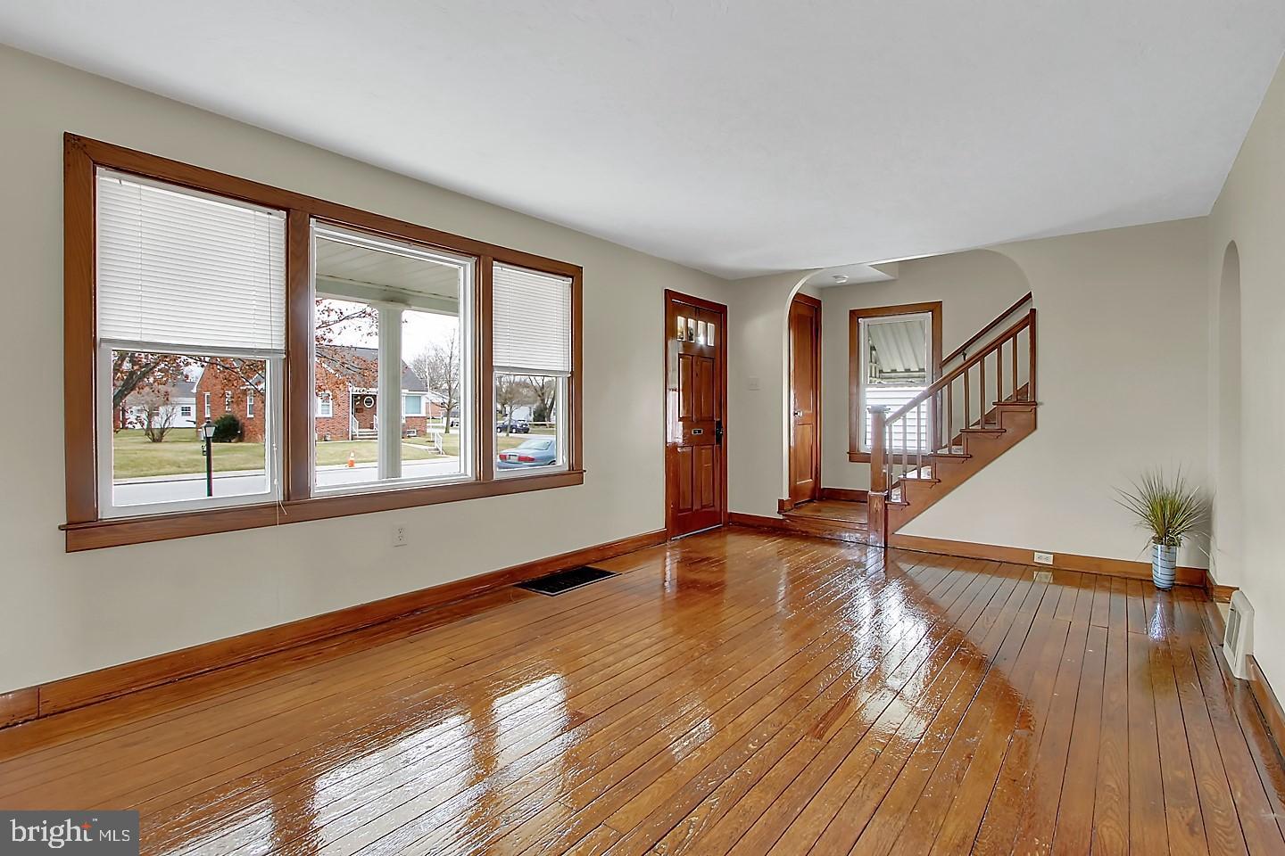 117 Maple Avenue Hanover, PA 17331 - Photo 4 of 27 Gallery Image 4