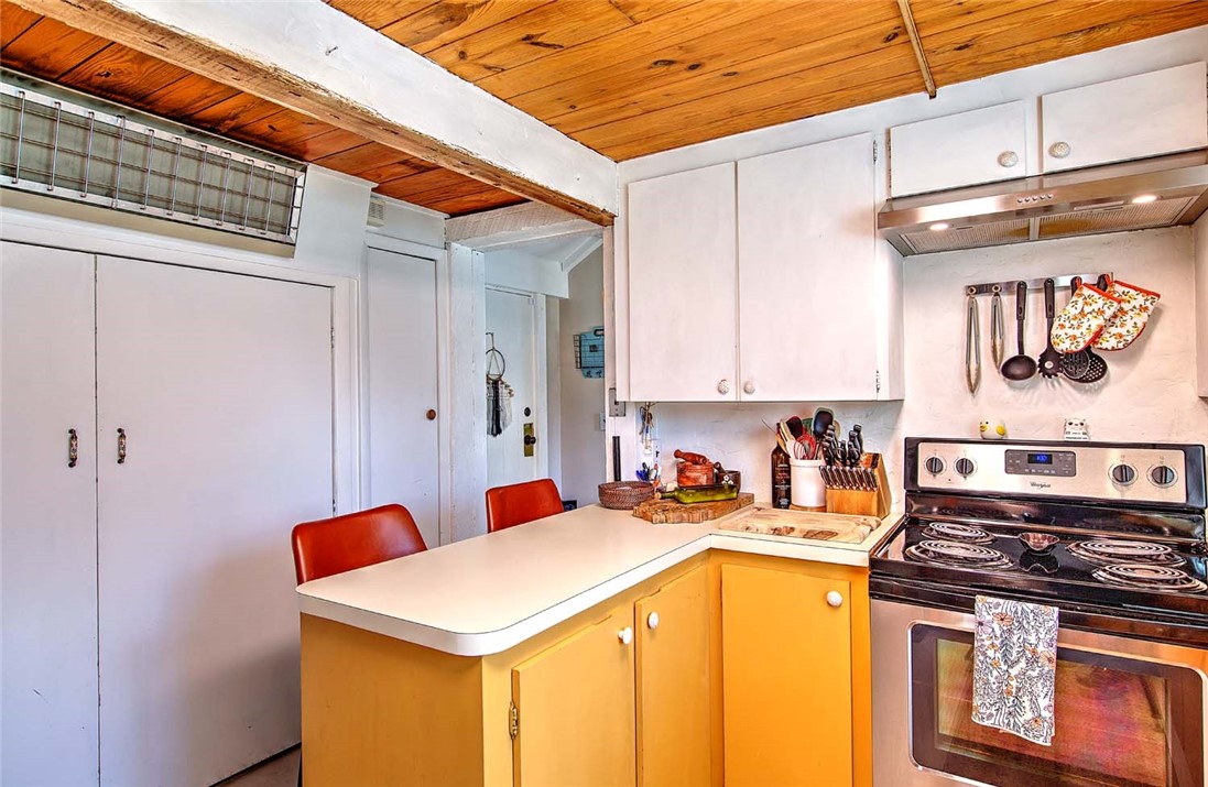 121 Jenckes Hill Road Lincoln, RI 02865 - Photo 13 of 50