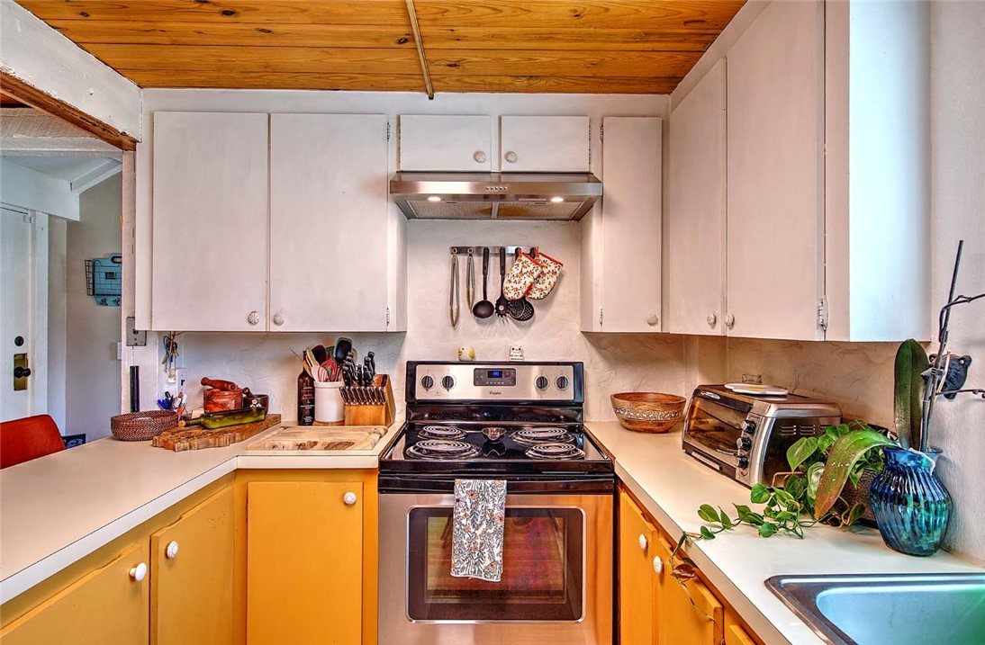 121 Jenckes Hill Road Lincoln, RI 02865 - Photo 14 of 50