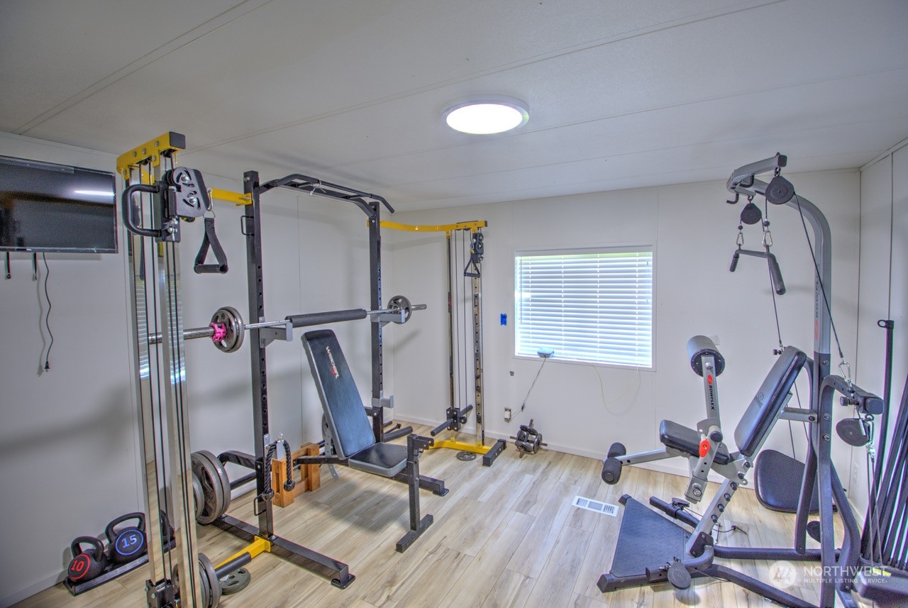 435 Jones Road Winlock, WA 98596 - Photo 11 of 30 a view of a room with gym equipment