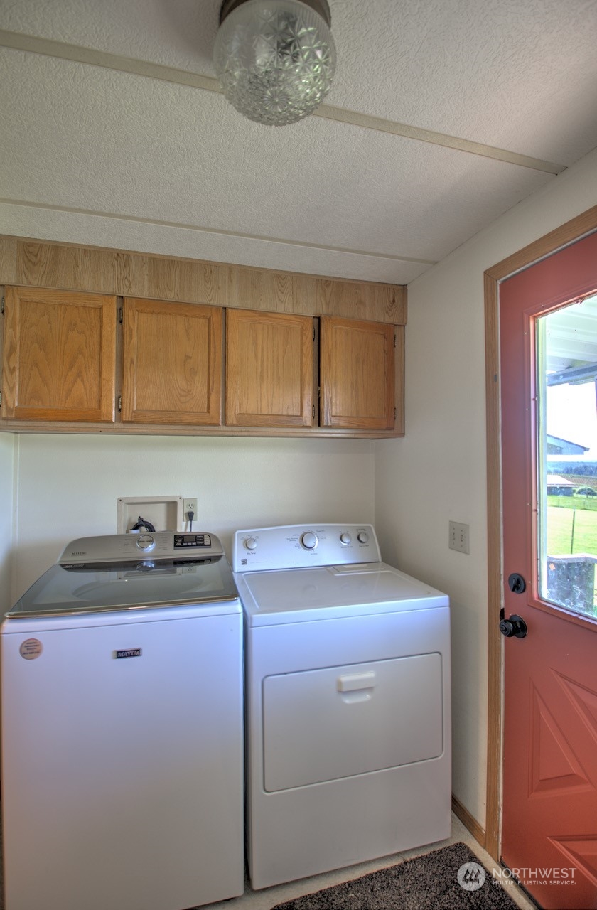 435 Jones Road Winlock, WA 98596 - Photo 19 of 30 a utility room with sink dryer and washer