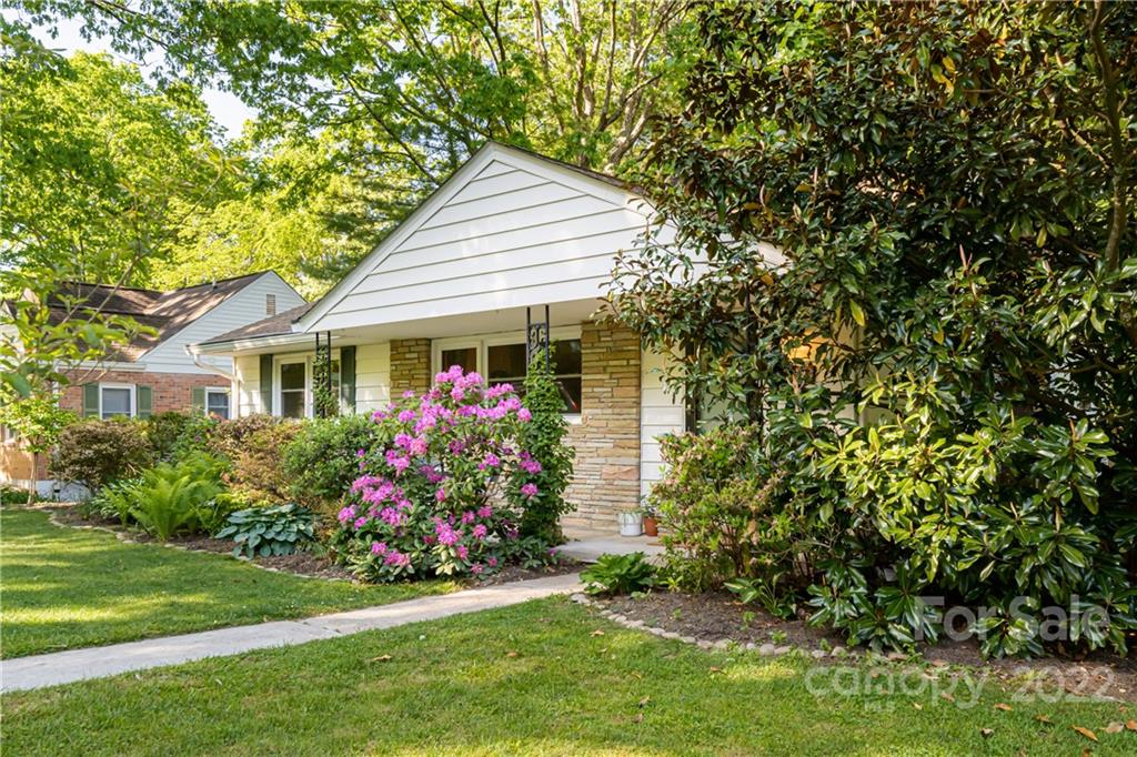122 Kingsgate Road Asheville, NC 28805 - Photo 3 of 44 Gallery Image 3