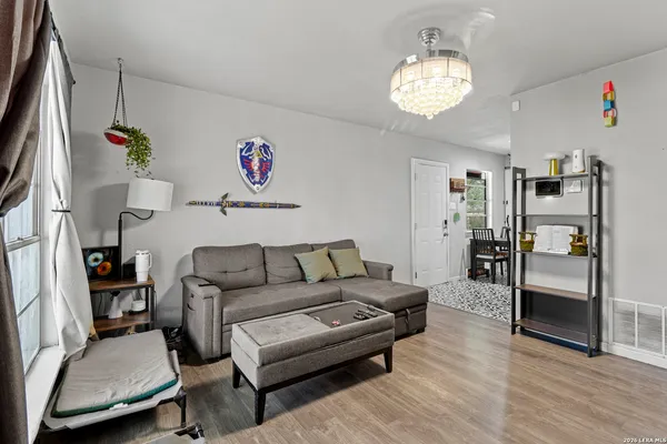 $169,000 | 330 Consuelo, San Antonio, TX 78228