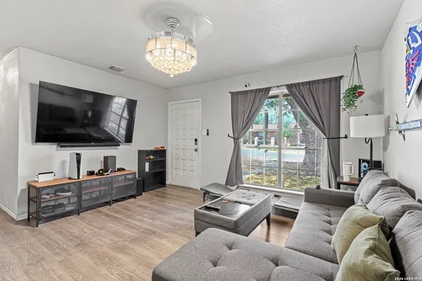 $169,000 | 330 Consuelo, San Antonio, TX 78228