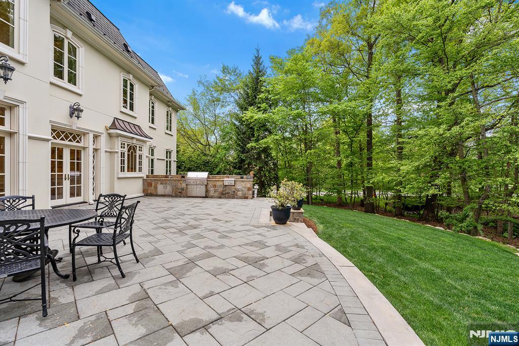 1 Sandstone Ridge Upper Saddle River, NJ 07458 - Photo 38 of 48