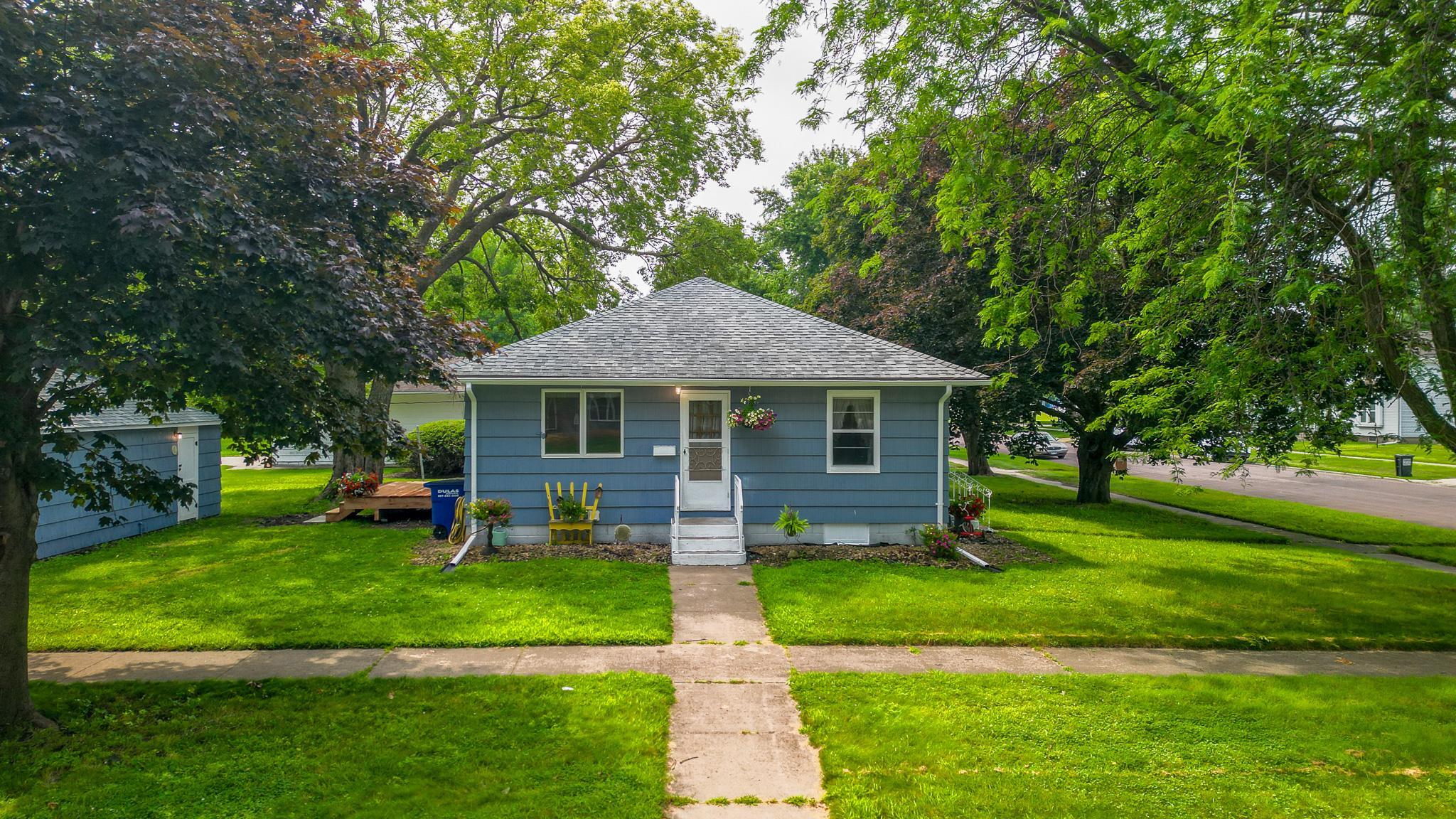 801 4th Avenue Southwest Wells, MN 56097 - Photo 18 of 26
