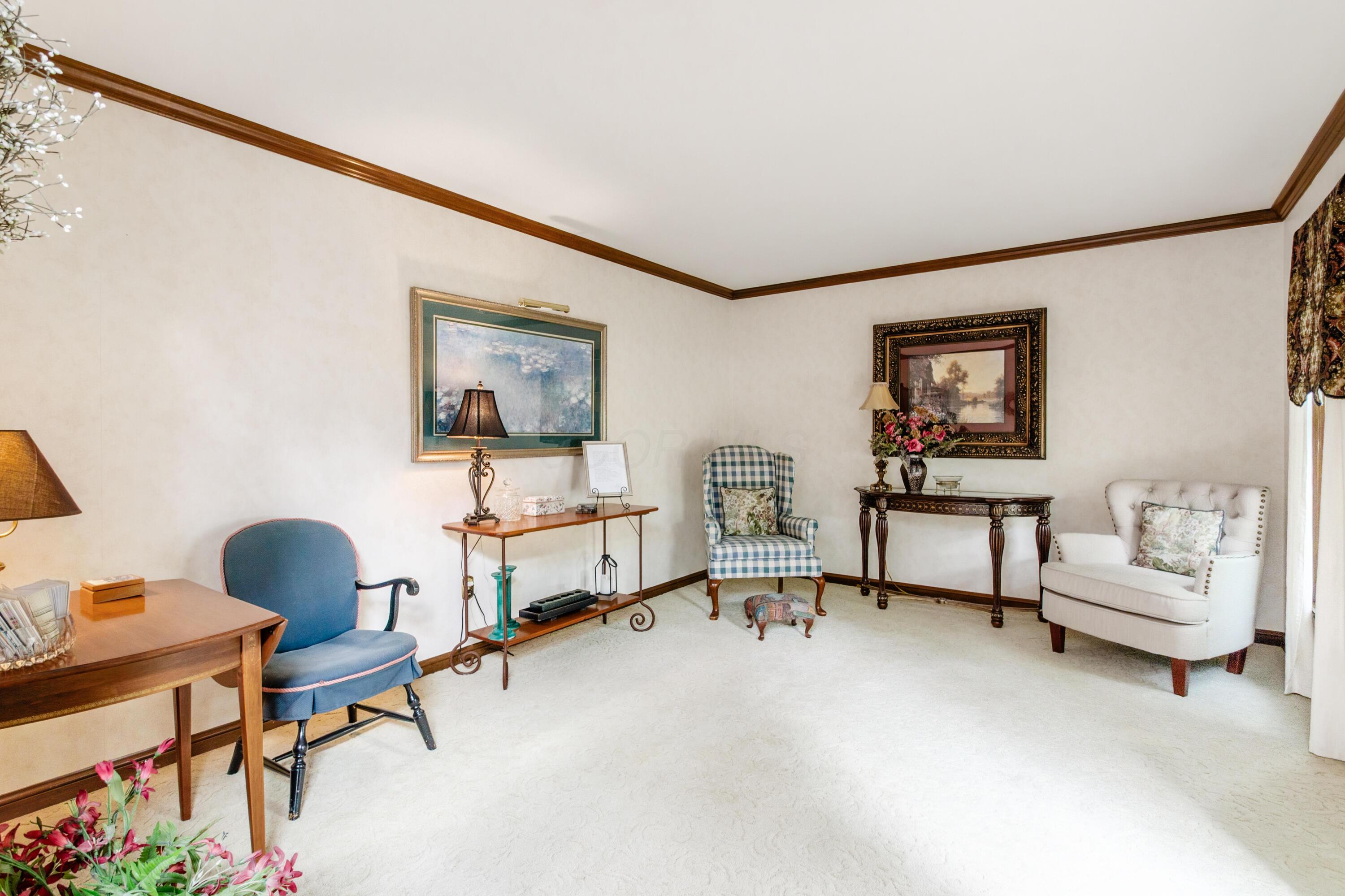 7379 Wings Livery Road Dublin, OH 43017 - Photo 12 of 44 Living Room